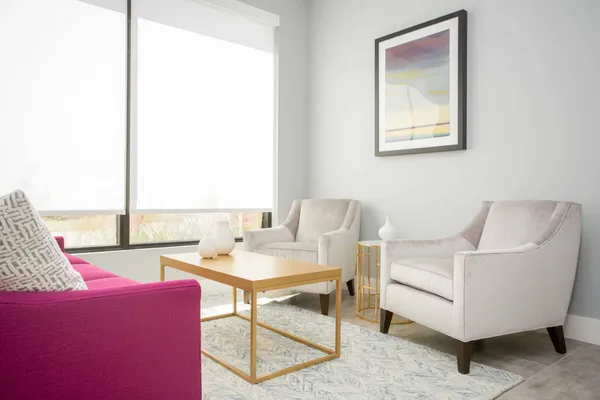 Khospace therapy room with sofa